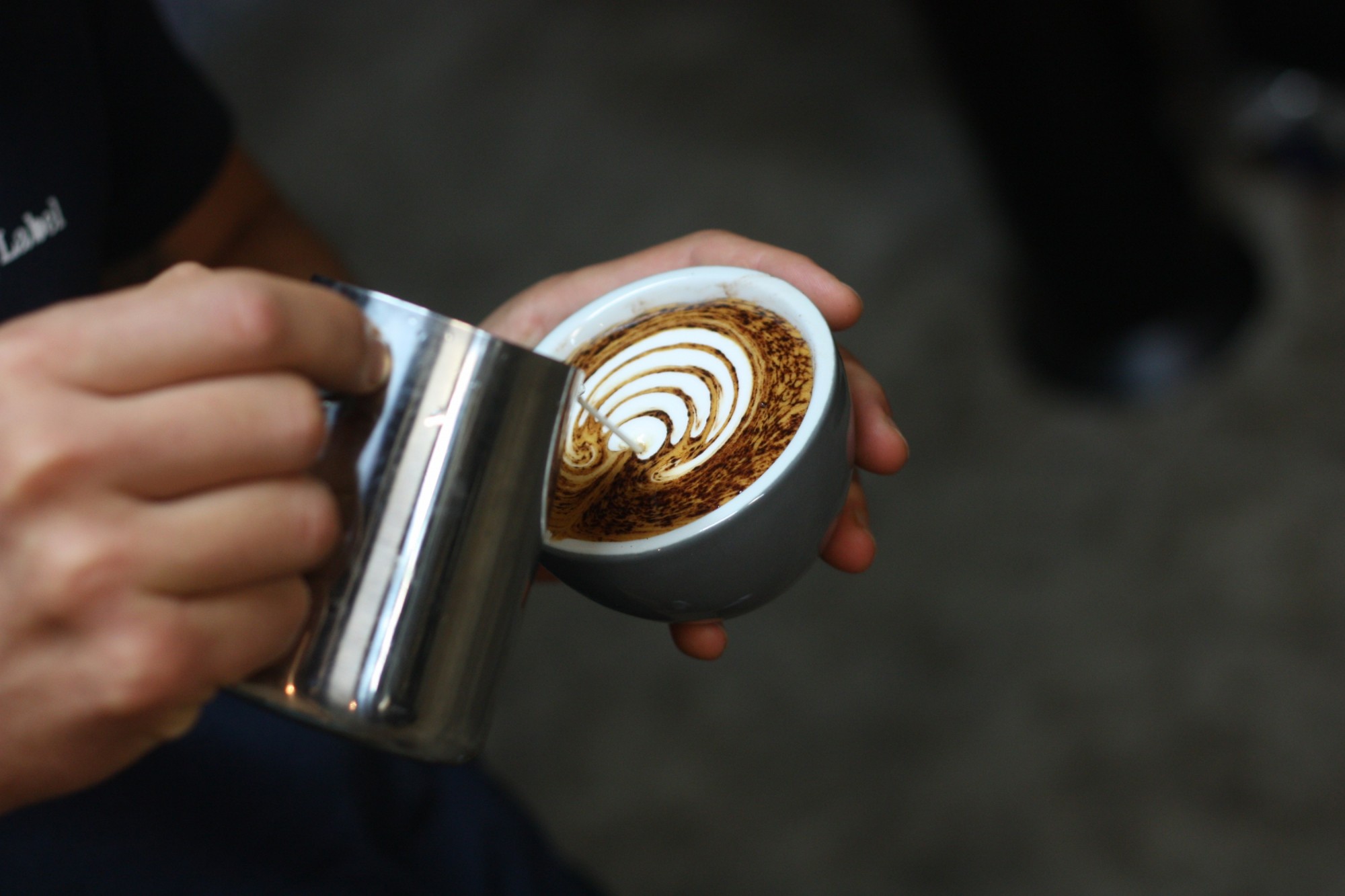 How to pour latte art at a Barista Course